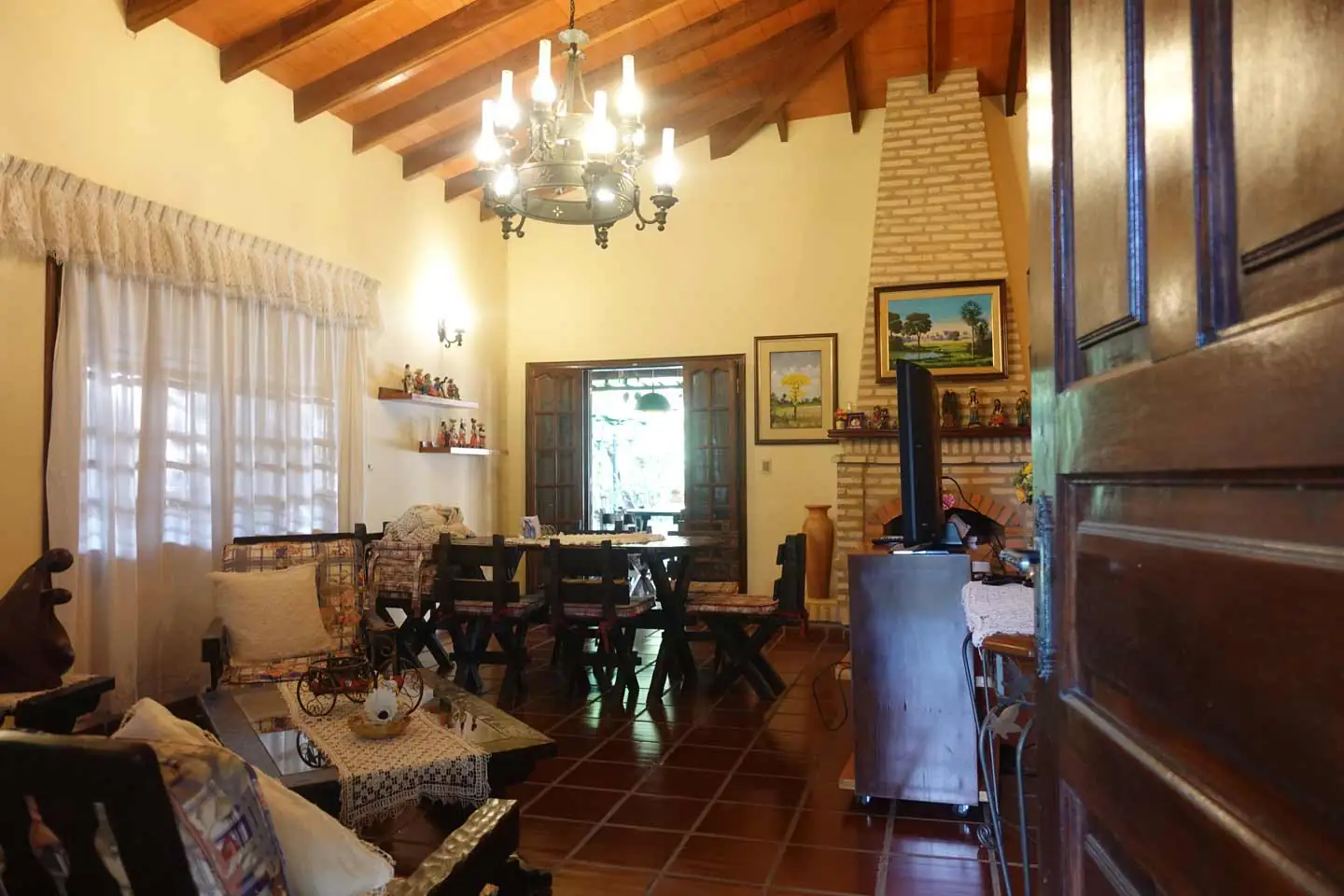 Haus-mieten-in-Paraguay-(1) Anwesen mit 2 Häusern Pool und großem Garten