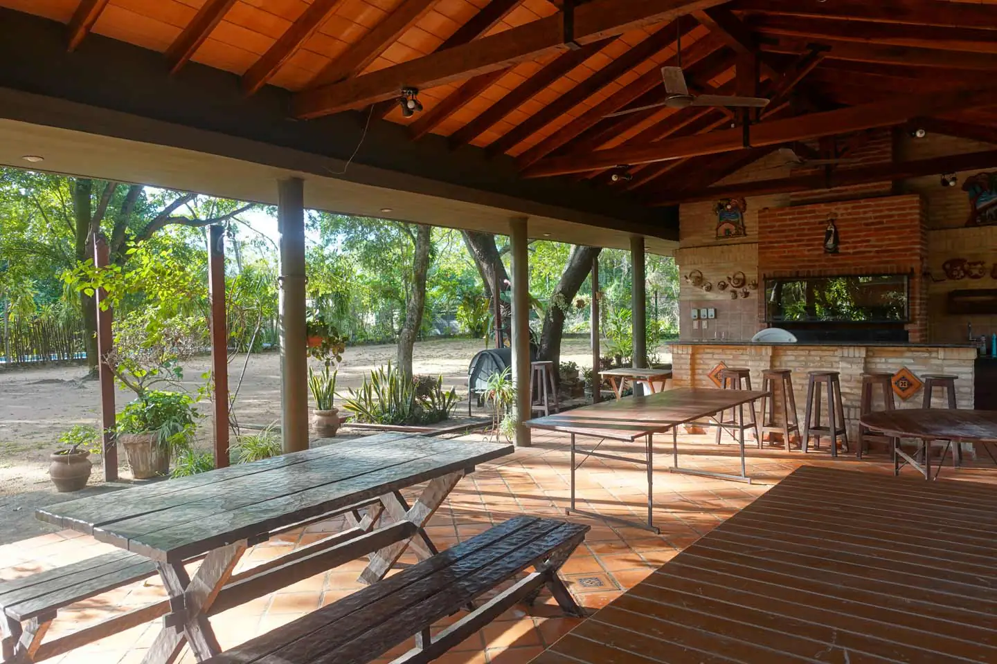 Haus-mieten-in-Paraguay-(12 Anwesen mit 2 Häusern Pool und großem Garten