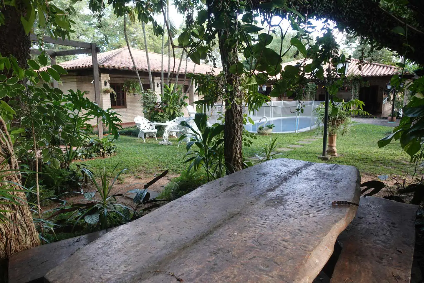 Haus-mieten-in-Paraguay-(18 Anwesen mit 2 Häusern Pool und großem Garten
