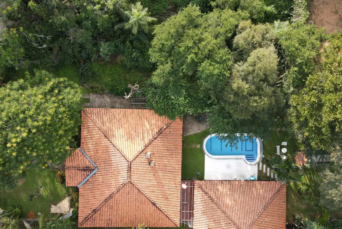 Anwesen mit 2 Häusern Pool und großem Garten