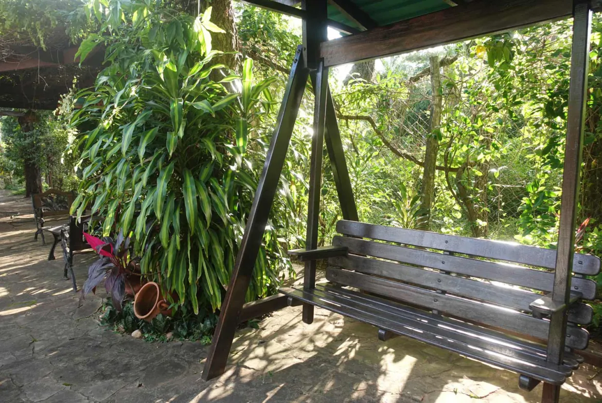 Anwesen mit 2 Häusern Pool und großem Garten
