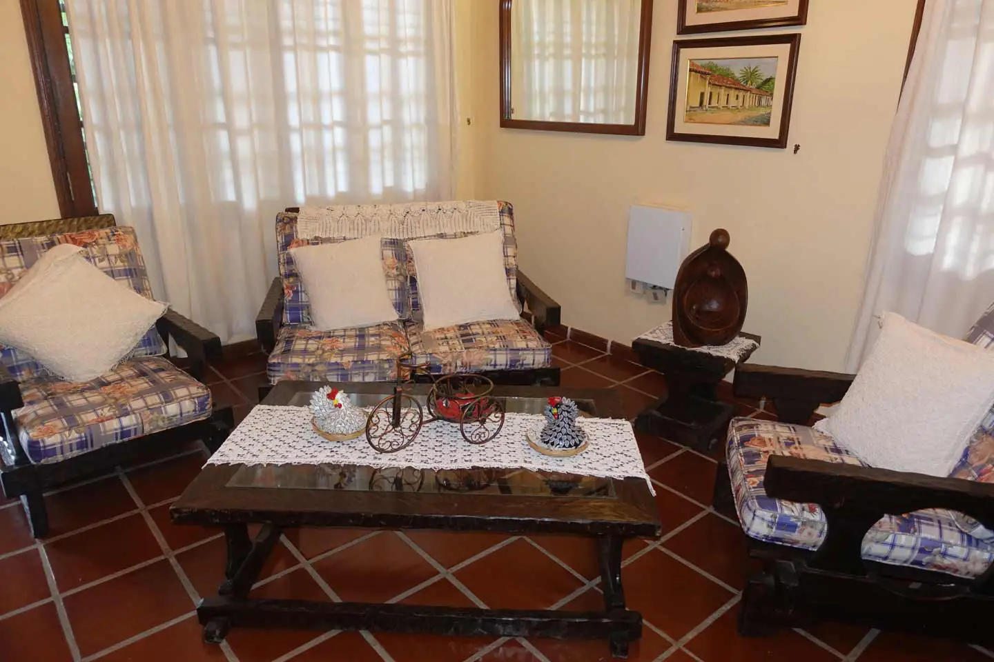 Haus-mieten-in-Paraguay-(26 Anwesen mit 2 Häusern Pool und großem Garten