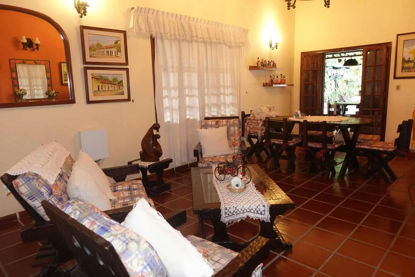 Haus-mieten-in-Paraguay-(27 Anwesen mit 2 Häusern Pool und großem Garten