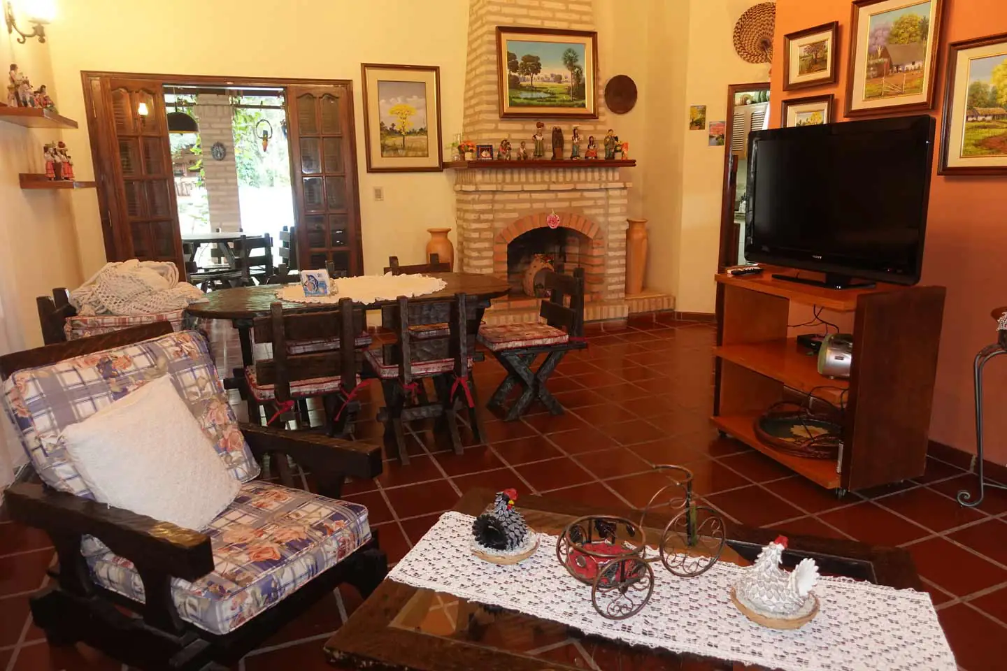 Haus-mieten-in-Paraguay-(28 Anwesen mit 2 Häusern Pool und großem Garten