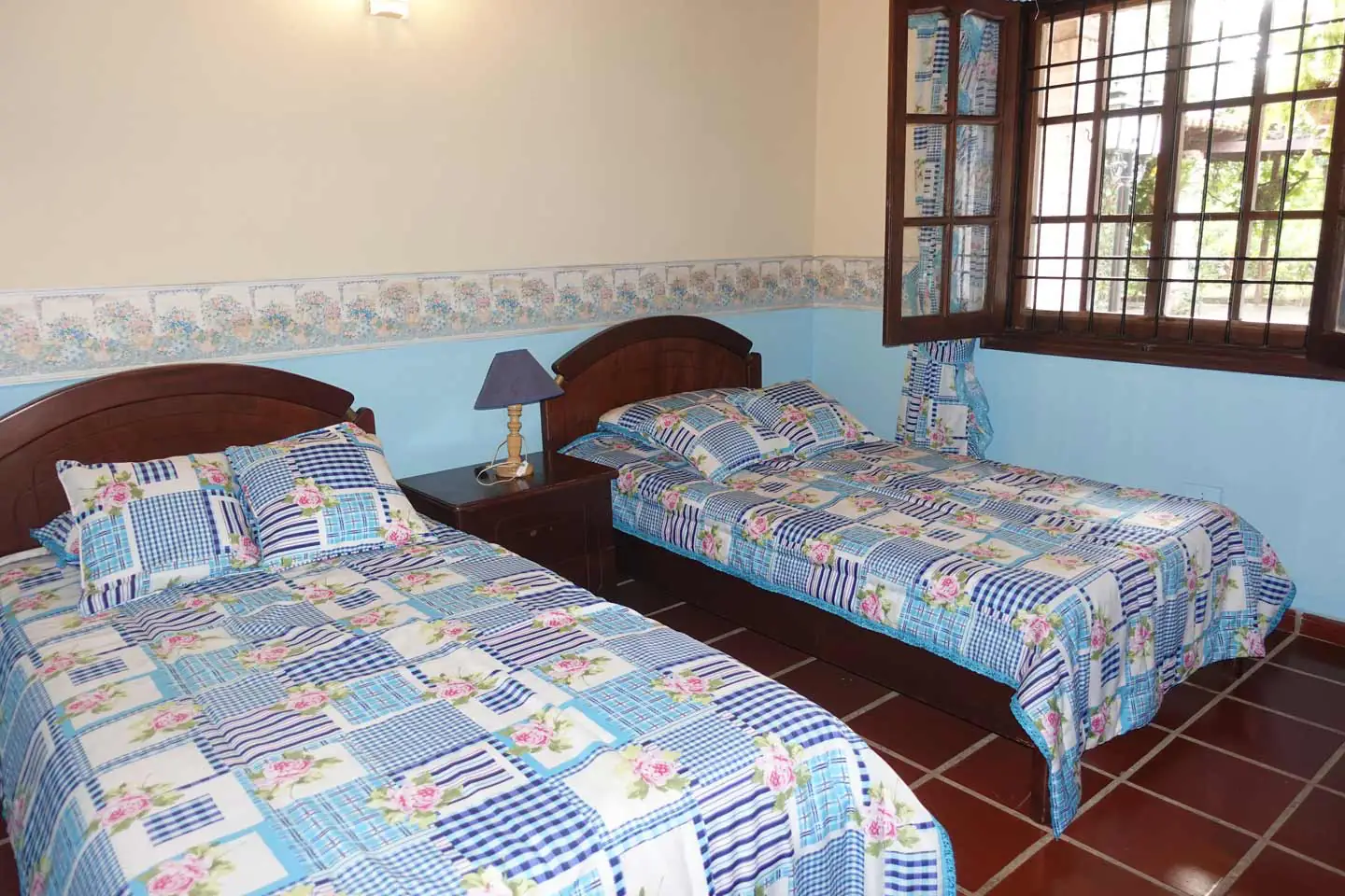 Haus-mieten-in-Paraguay-(30 Anwesen mit 2 Häusern Pool und großem Garten