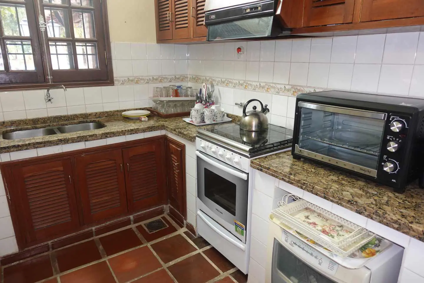Haus-mieten-in-Paraguay-(36 Anwesen mit 2 Häusern Pool und großem Garten