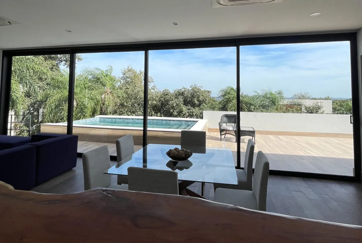 Villa moderna com piscina de borda infinita em Sunset Hills de San Bernardino