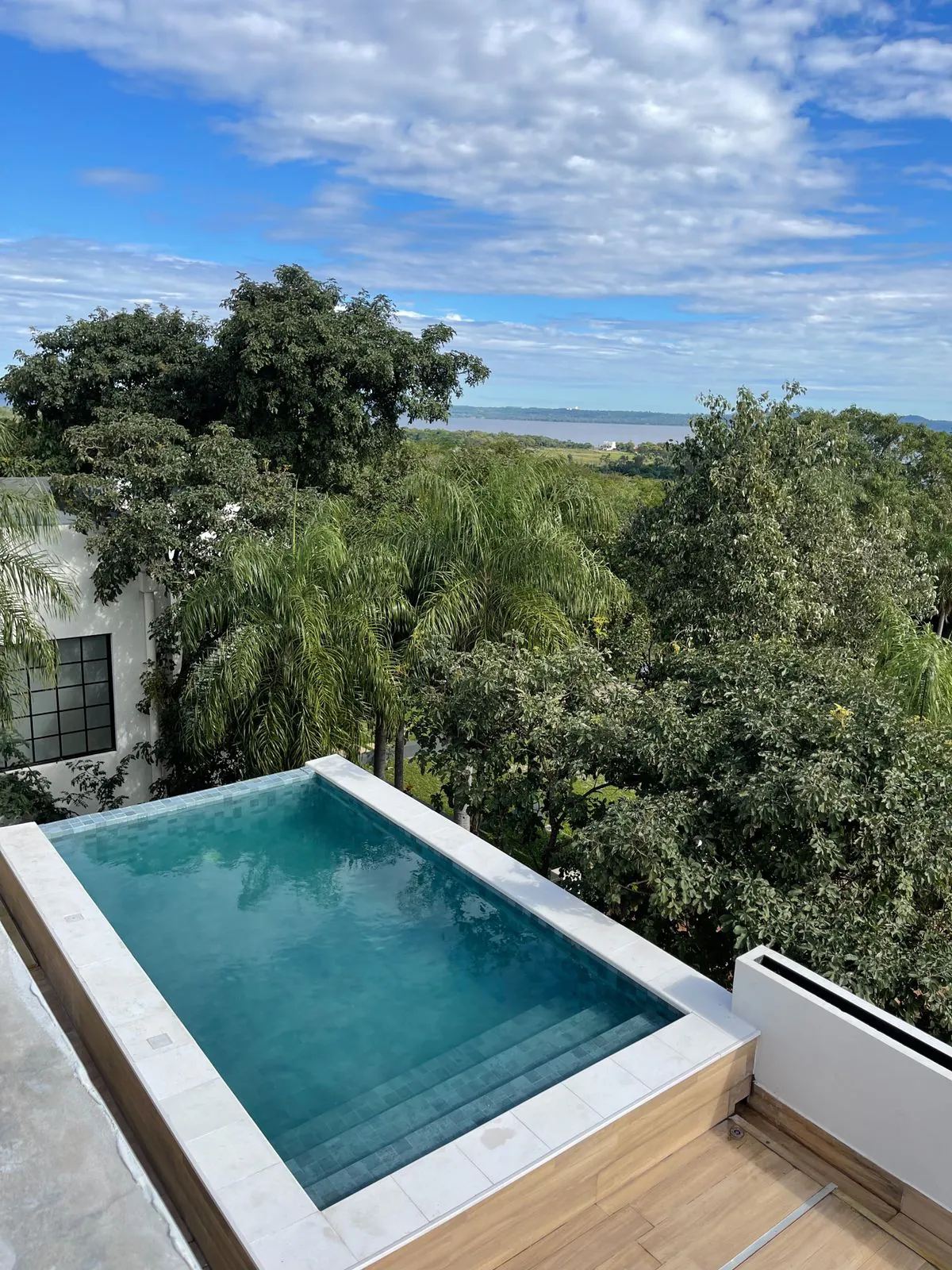 Compra de casas no Paraguai (37) Casa de campo moderna com piscina de borda infinita em Sunset Hills, em San Bernardino