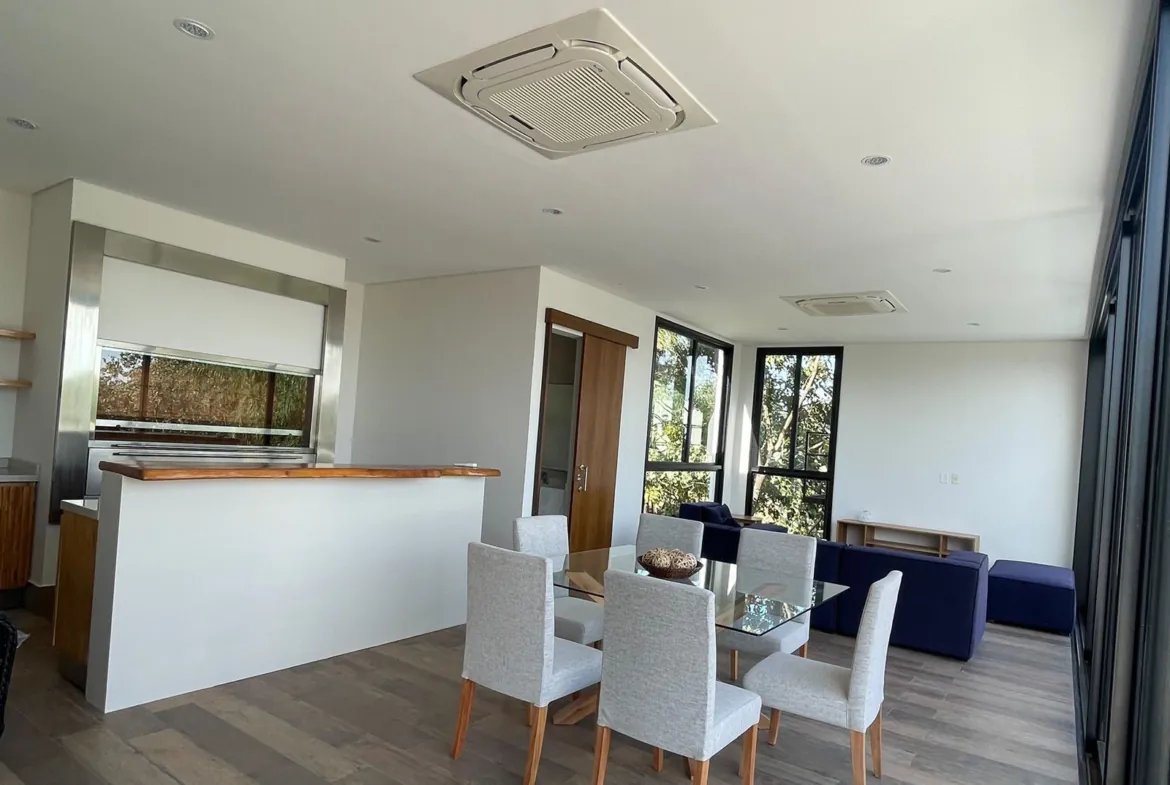 Villa moderna com piscina de borda infinita em Sunset Hills de San Bernardino