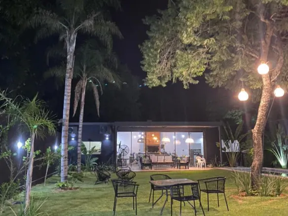 Propriedade moderna com excelente design e piscina em San Bernardino