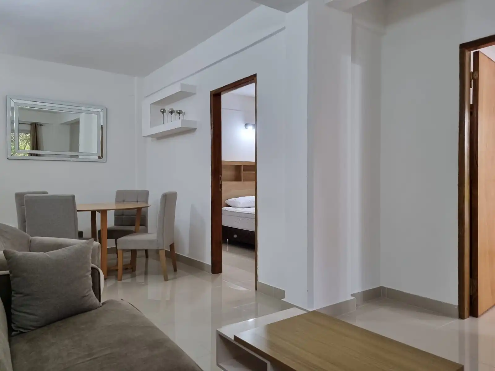 Apartamento novo e moderno no centro de Caacupe, com localização privilegiada e bela vista