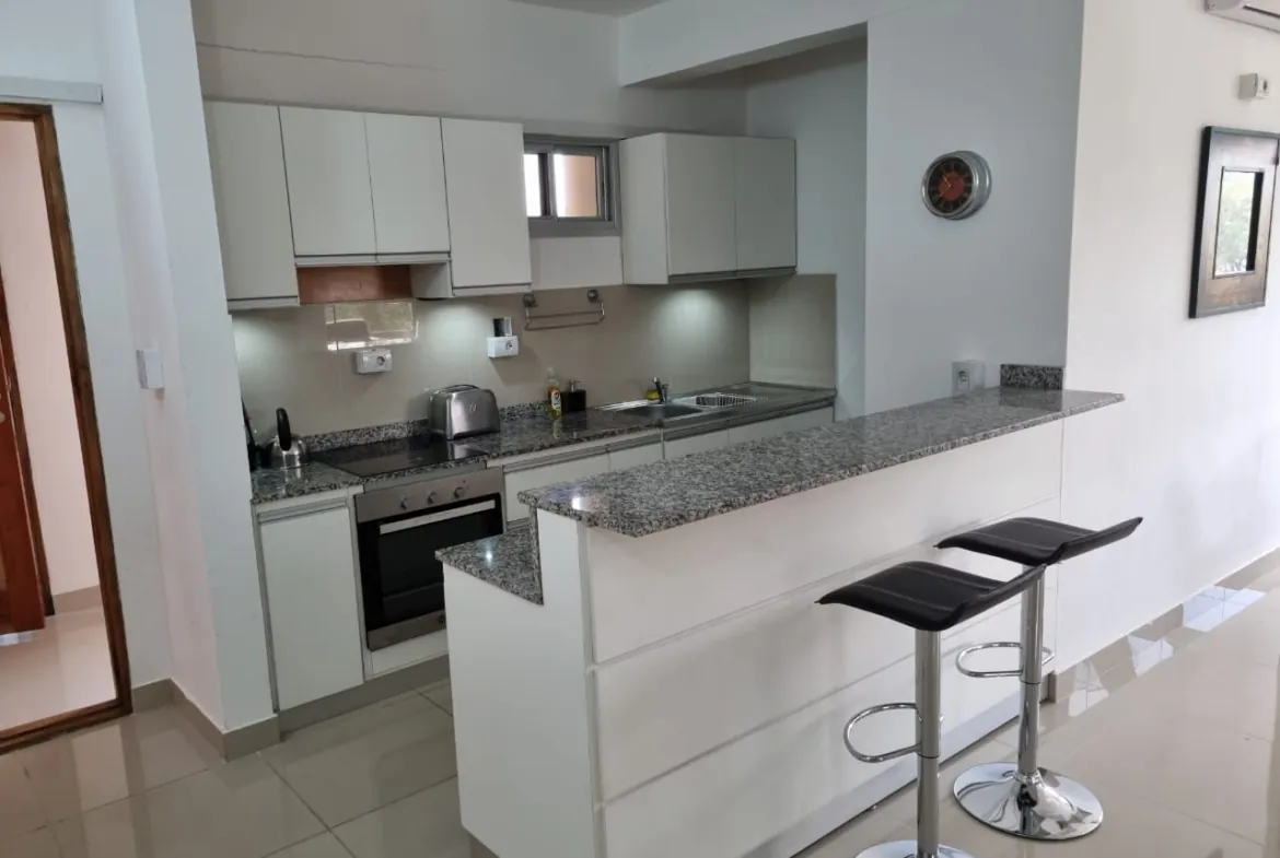 Moderno apartamento novo no centro de Caacupé, com localização privilegiada e belas vistas.