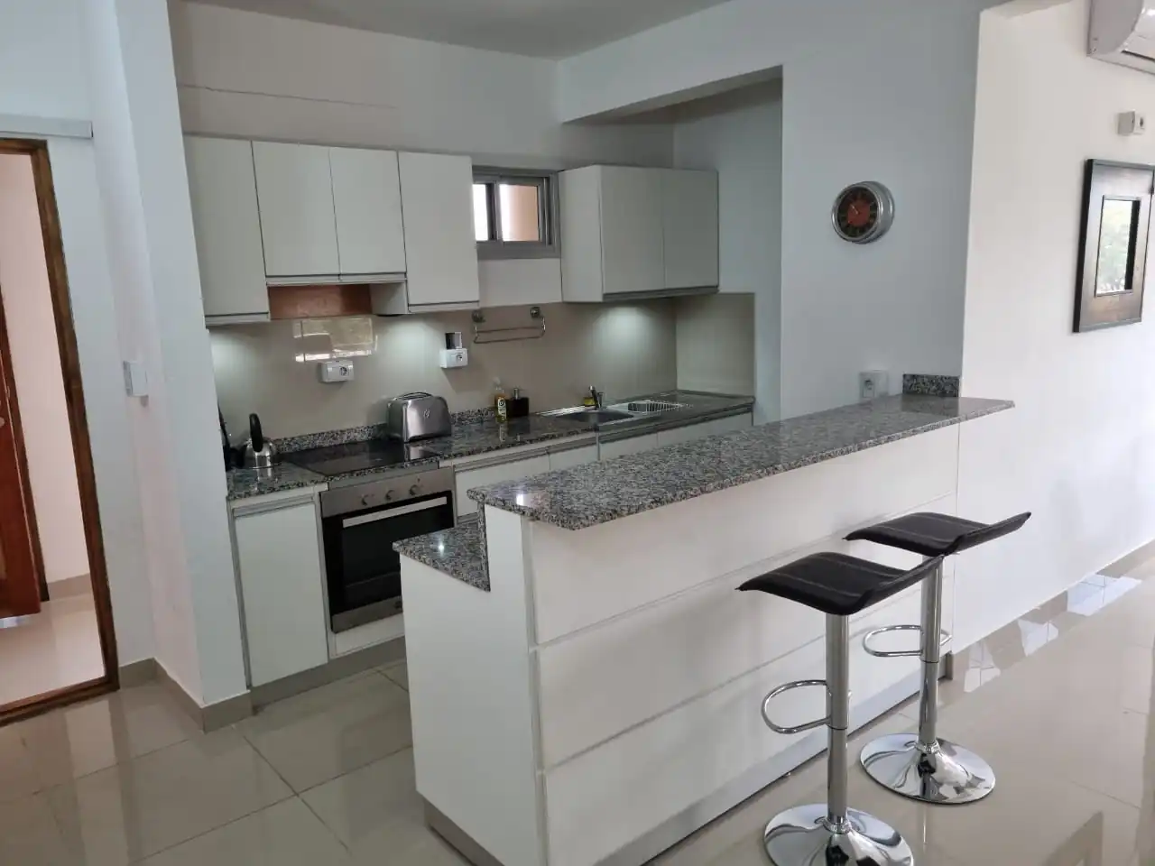Apartamento novo e moderno no centro de Caacupe, com localização privilegiada e bela vista