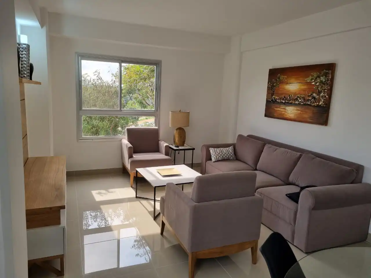 Apartamento novo e moderno no centro de Caacupe, com localização privilegiada e bela vista
