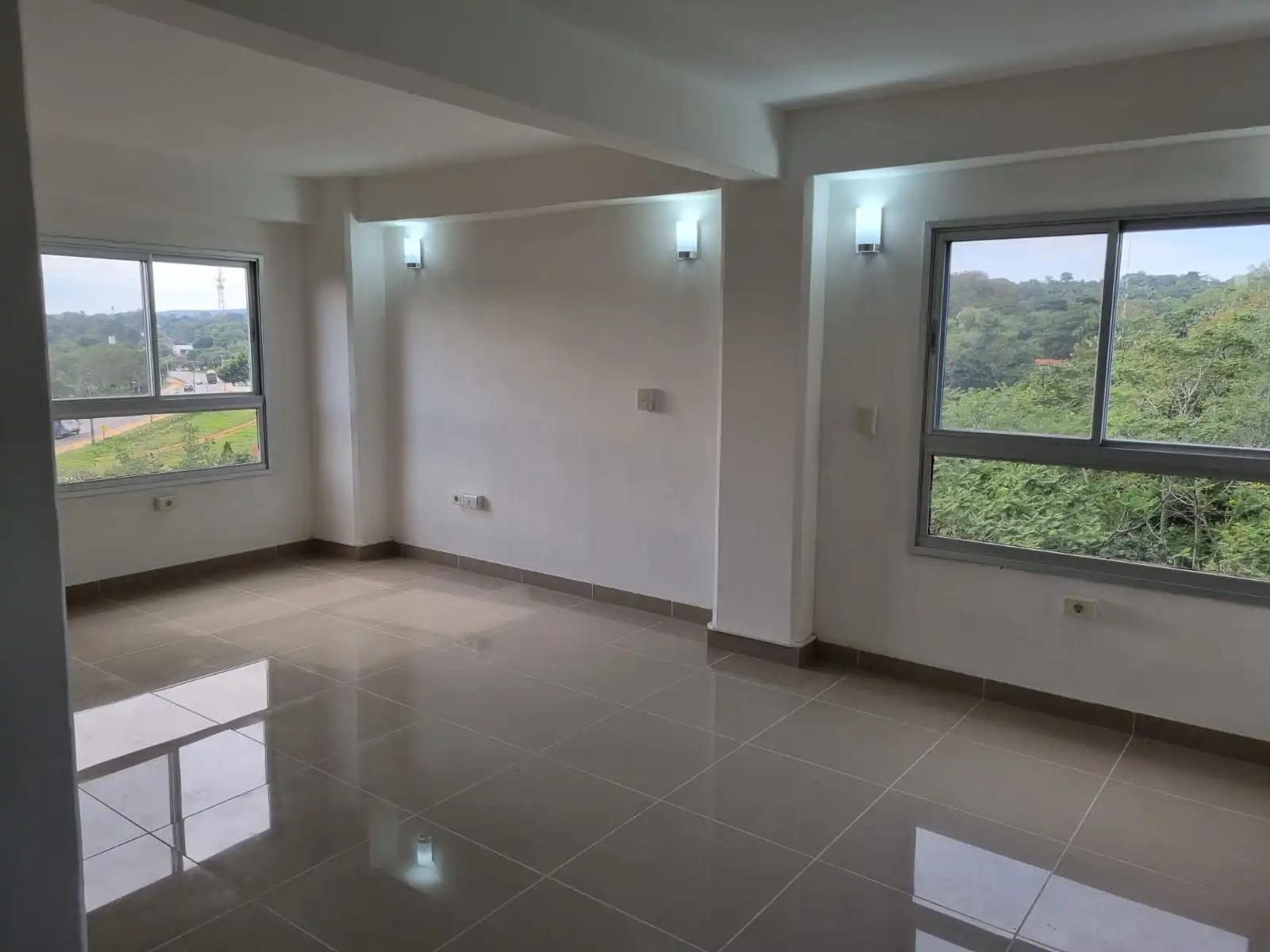 Apartamento novo e moderno no centro de Caacupe, com localização privilegiada e bela vista
