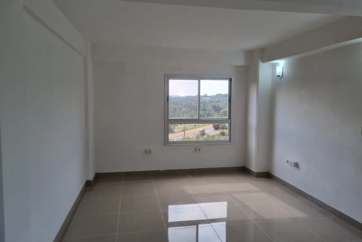 Moderno apartamento novo no centro de Caacupé, com localização privilegiada e belas vistas.