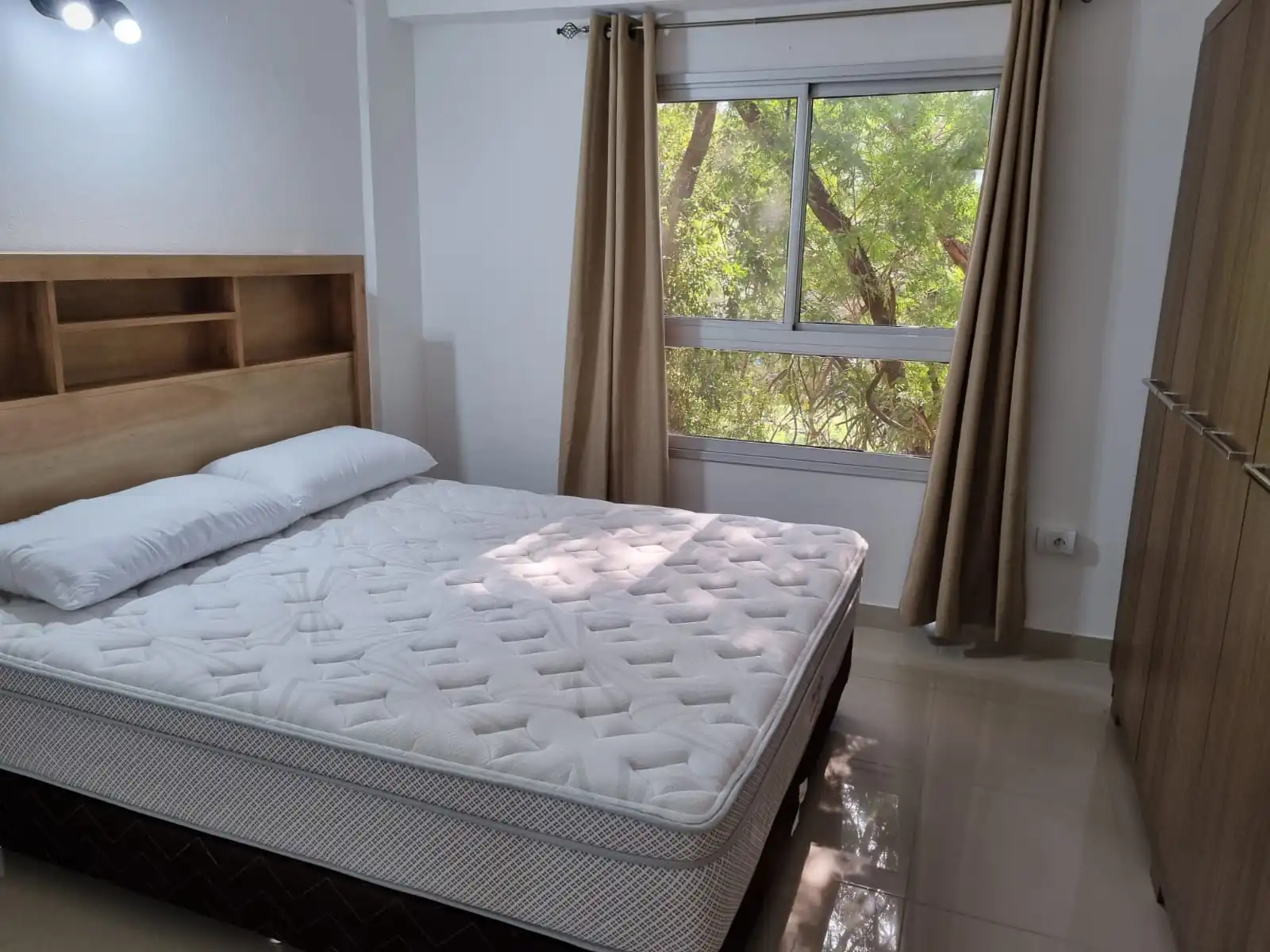 Apartamento novo e moderno no centro de Caacupe, com localização privilegiada e bela vista