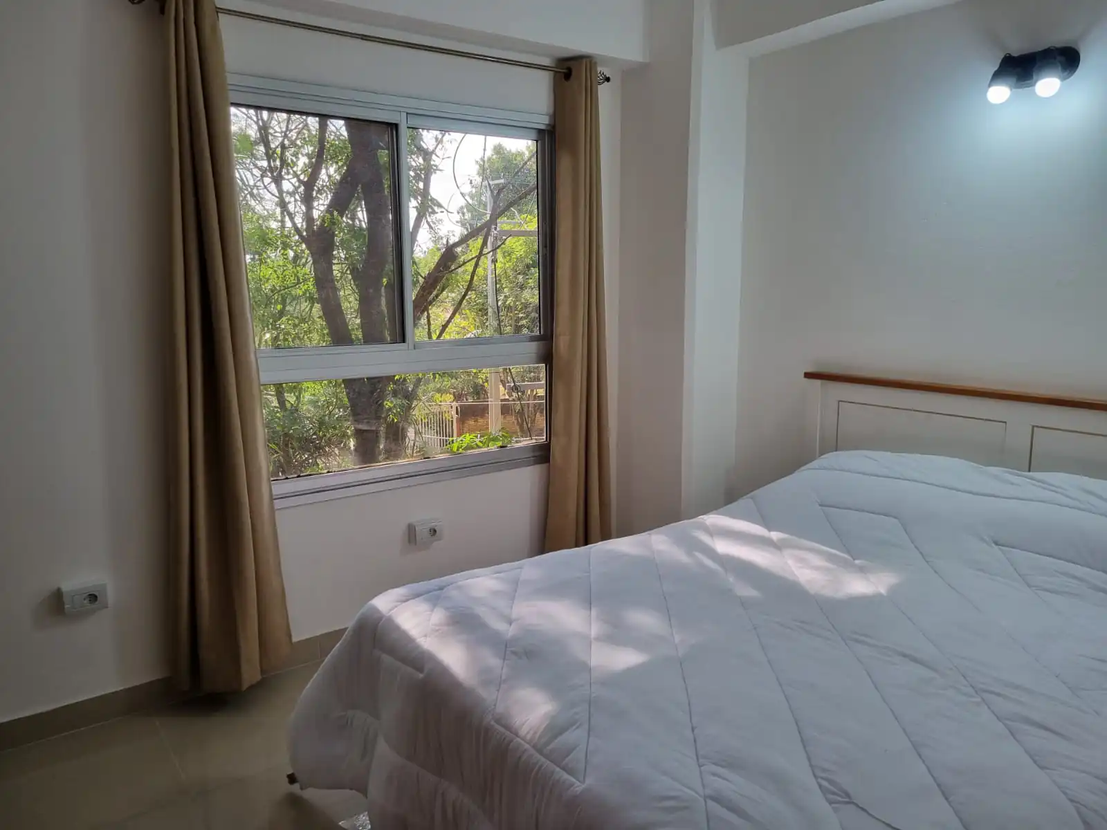 Apartamento novo e moderno no centro de Caacupe, com localização privilegiada e bela vista