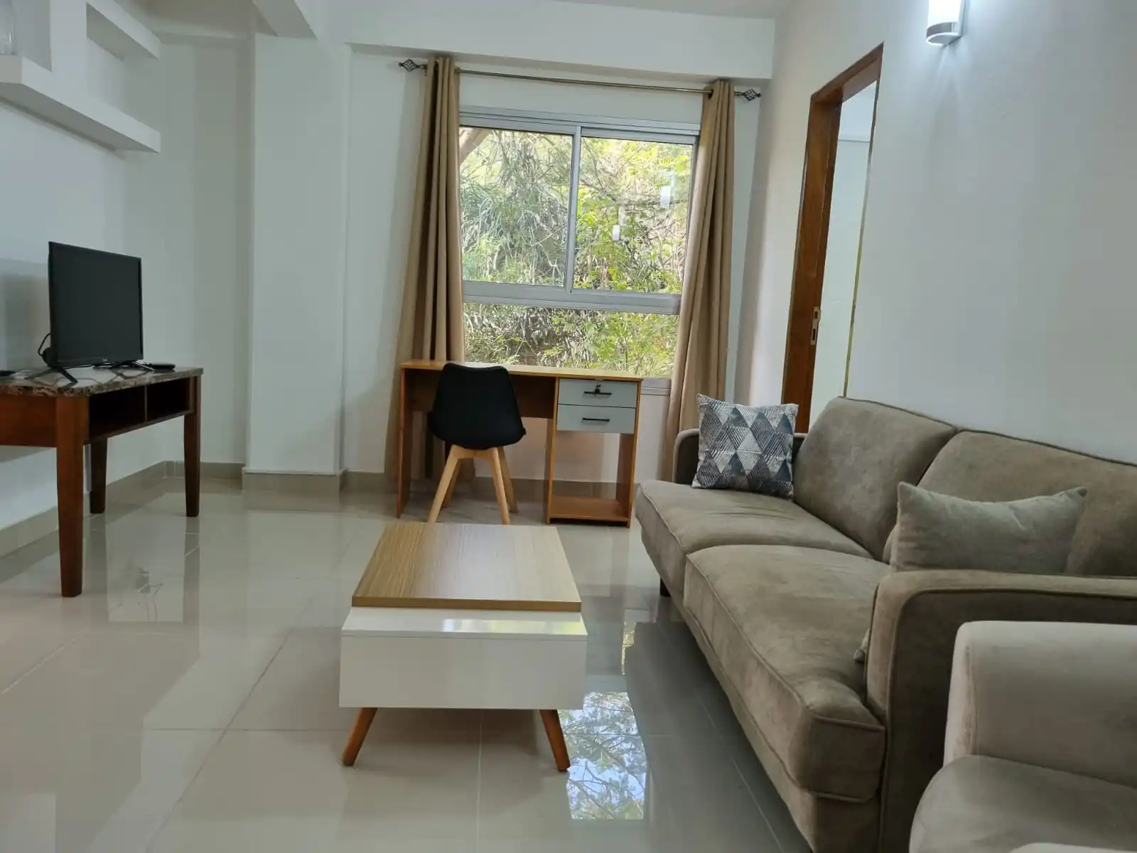 Apartamento novo e moderno no centro de Caacupe, com localização privilegiada e bela vista