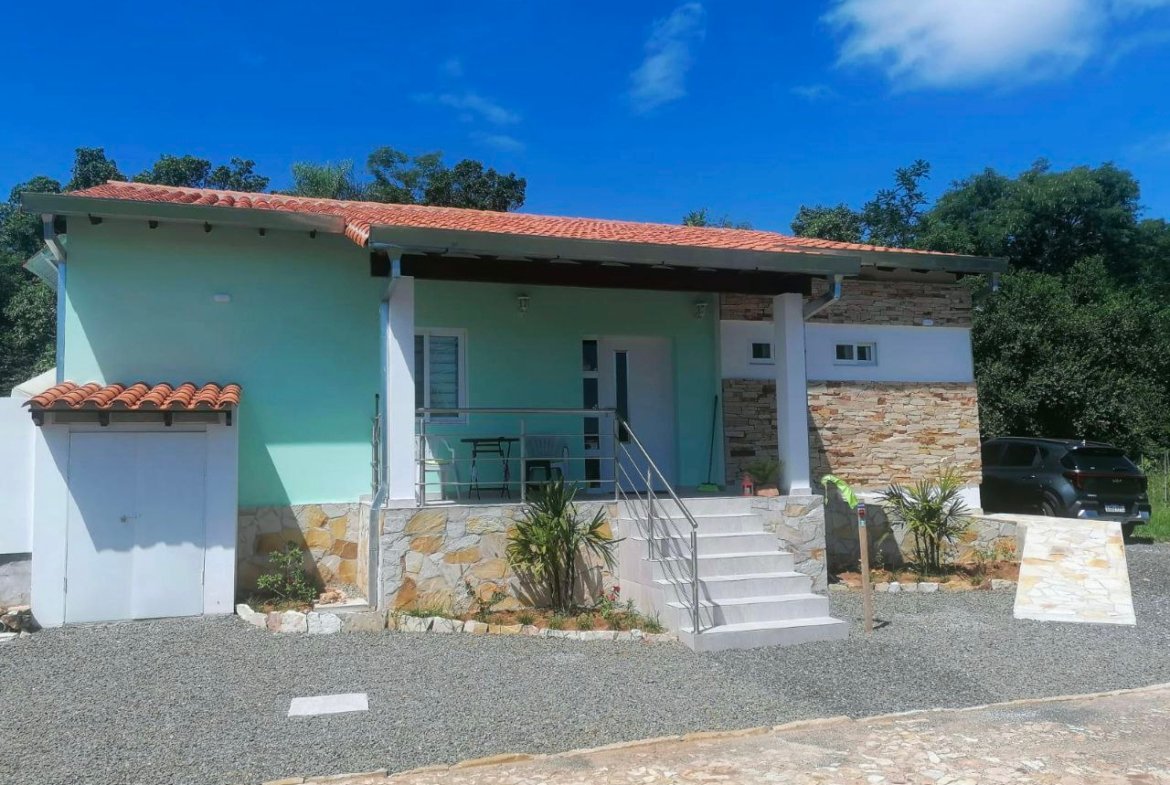 Oportunidade perto de Assunção/Paraguai: casa nova com piscina grande em bairro fechado em Nueva Colombia