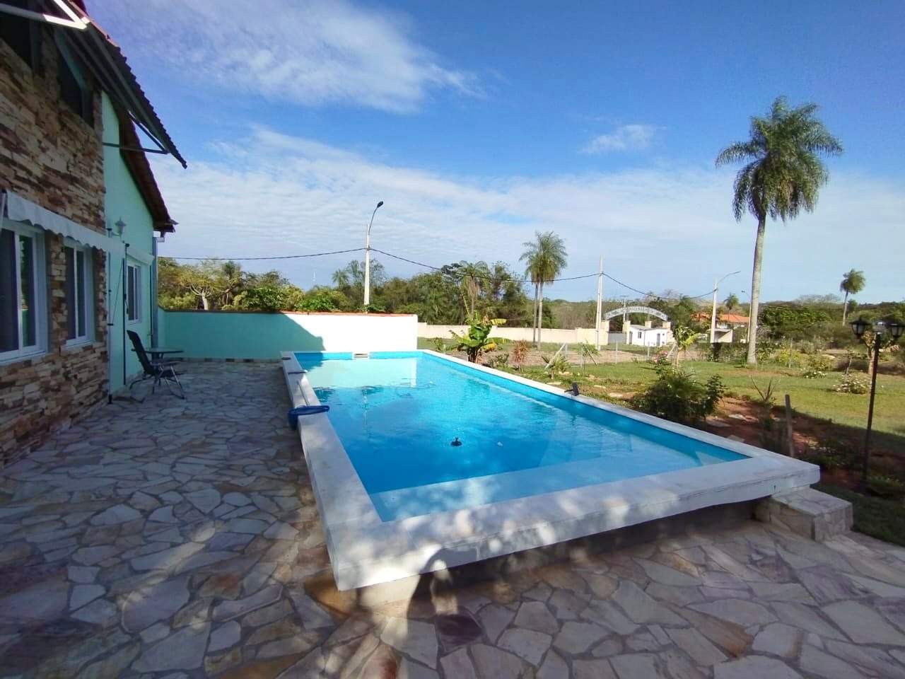 Oportunidade perto de Assunção/Paraguai: casa nova com piscina grande em bairro fechado em Nueva Colombia