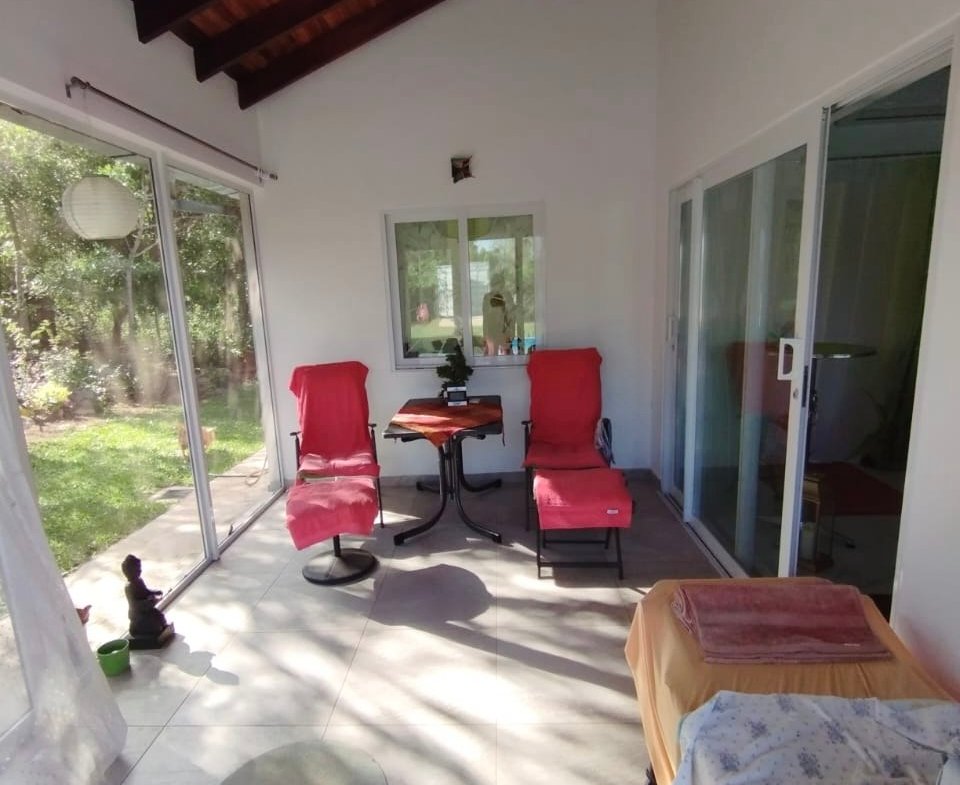 Oportunidade perto de Assunção/Paraguai: casa nova com piscina grande em bairro fechado em Nueva Colombia