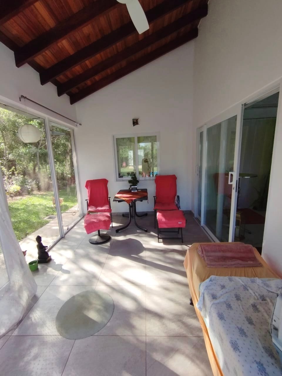 Oportunidade perto de Assunção/Paraguai: casa nova com piscina grande em bairro fechado em Nueva Colombia