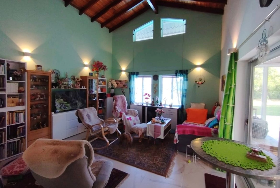 Oportunidade perto de Assunção/Paraguai: casa nova com piscina grande em bairro fechado em Nueva Colombia