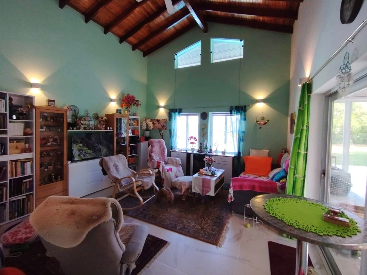 Oportunidade perto de Assunção/Paraguai: casa nova com piscina grande em bairro fechado em Nueva Colombia