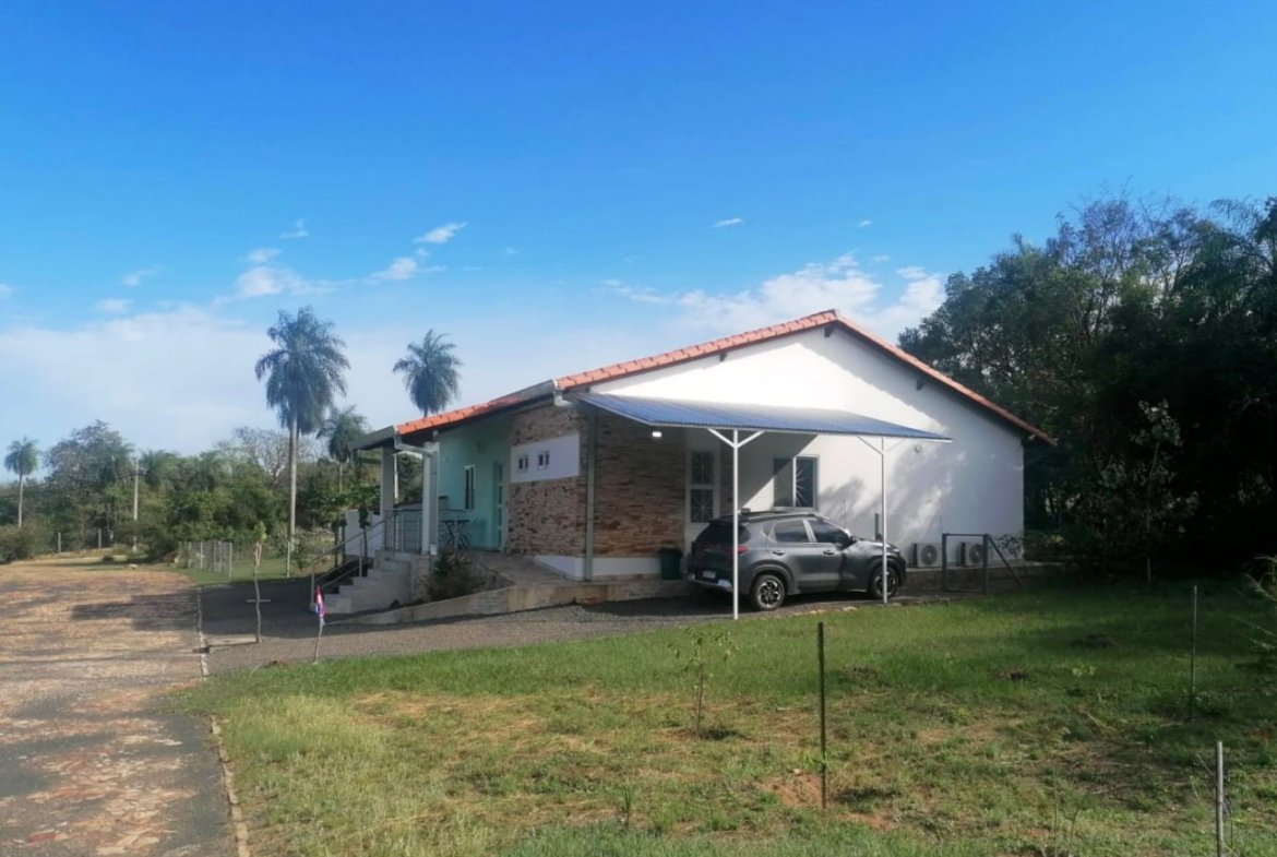 Oportunidade perto de Assunção/Paraguai: casa nova com piscina grande em bairro fechado em Nueva Colombia