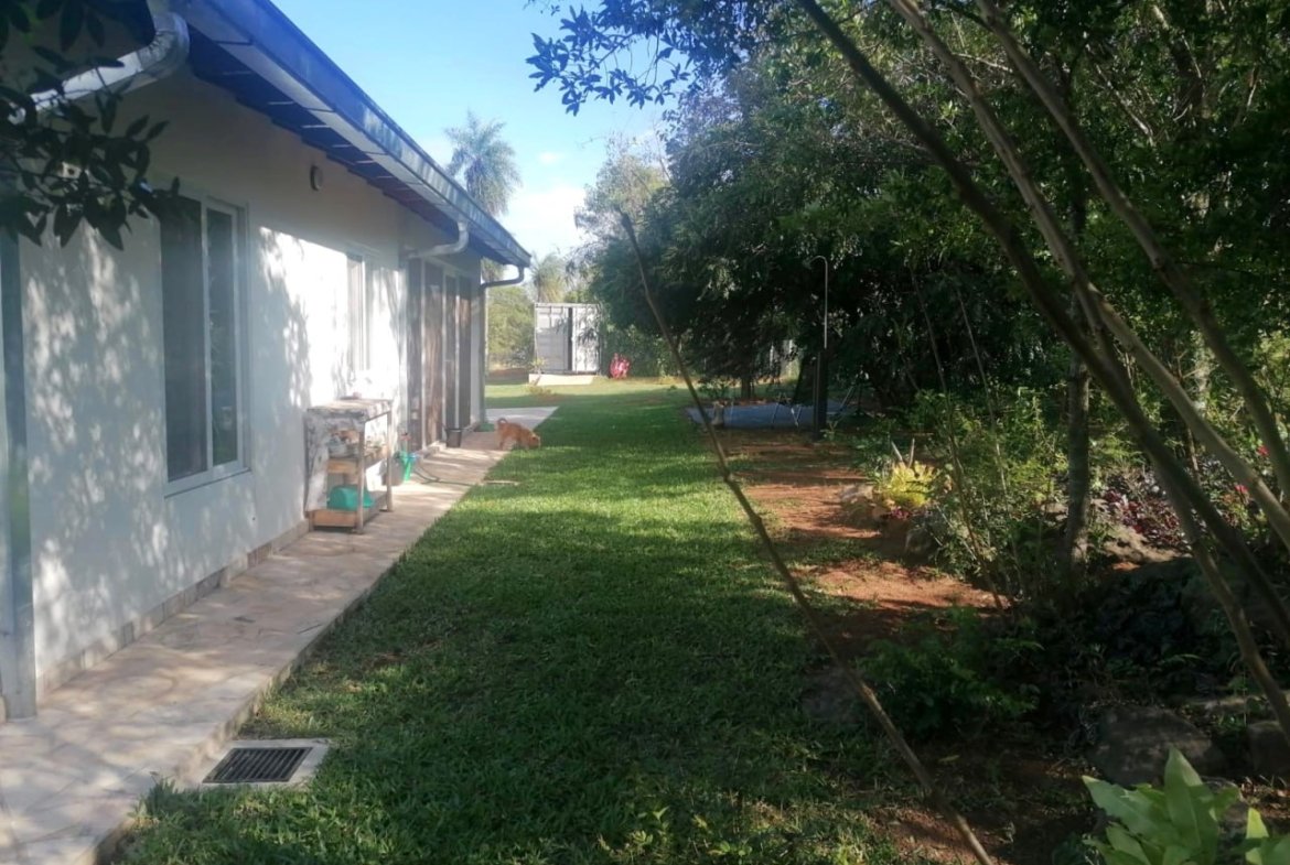 Oportunidade perto de Assunção/Paraguai: casa nova com piscina grande em bairro fechado em Nueva Colombia