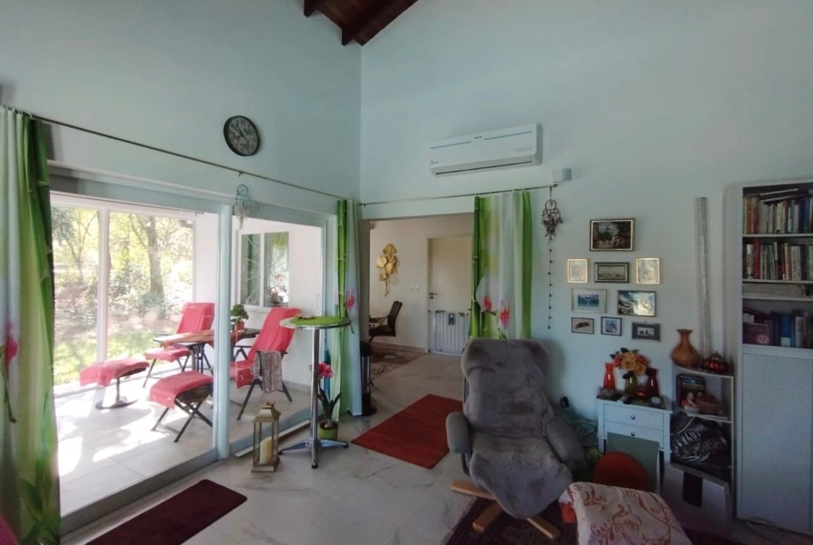 Oportunidade perto de Assunção/Paraguai: casa nova com piscina grande em bairro fechado em Nueva Colombia