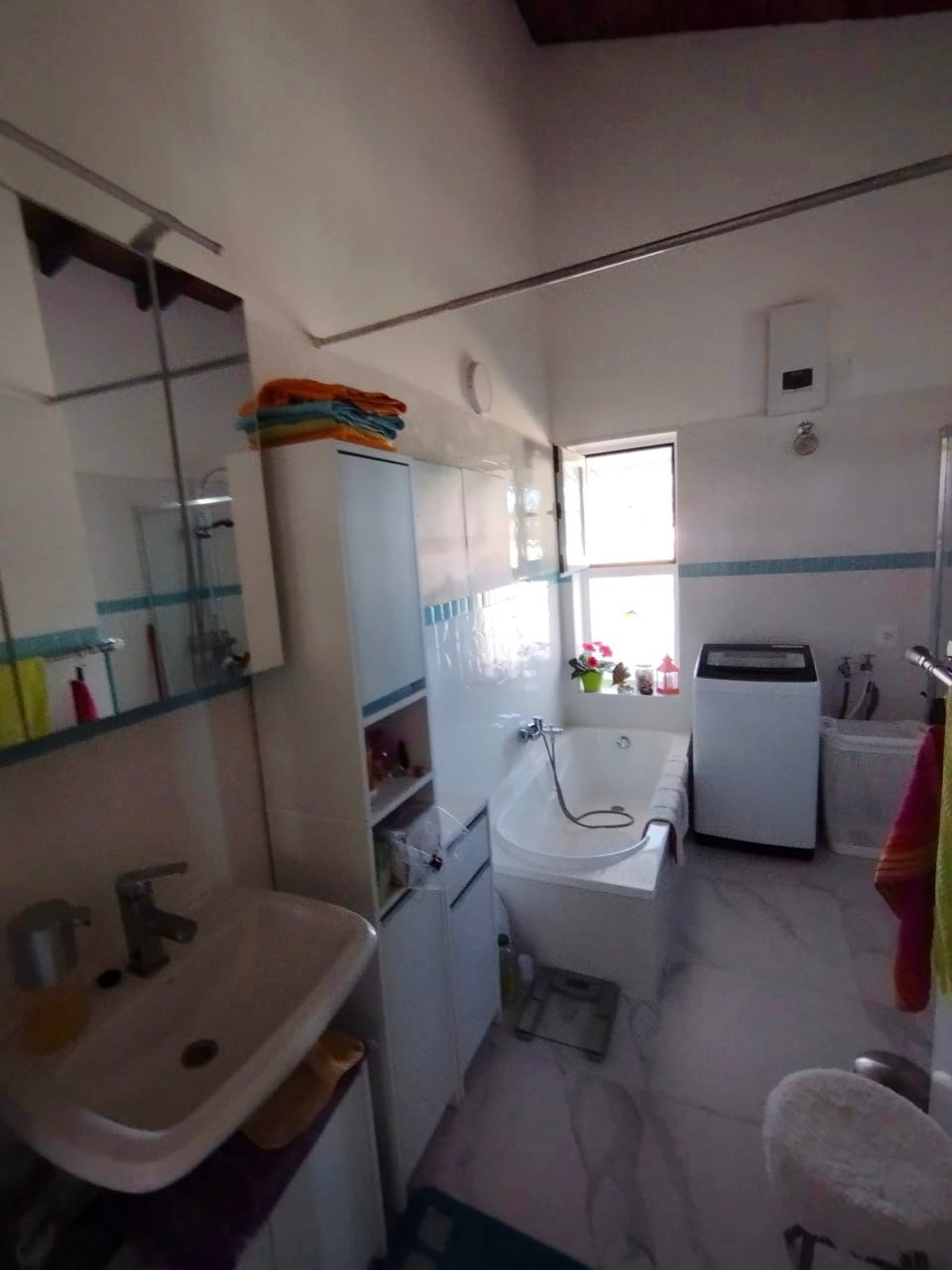 Oportunidade perto de Assunção/Paraguai: casa nova com piscina grande em bairro fechado em Nueva Colombia
