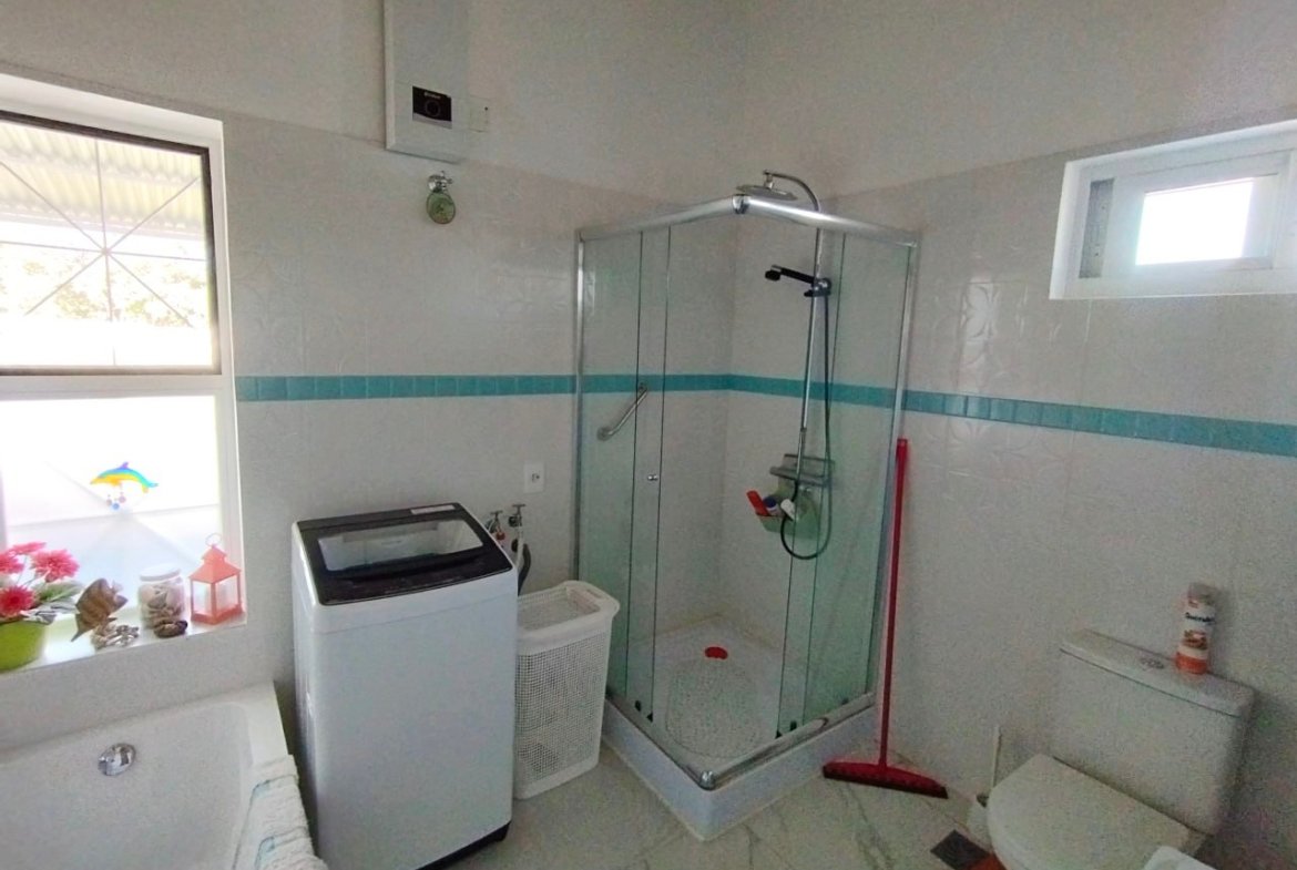Oportunidade perto de Assunção/Paraguai: casa nova com piscina grande em bairro fechado em Nueva Colombia