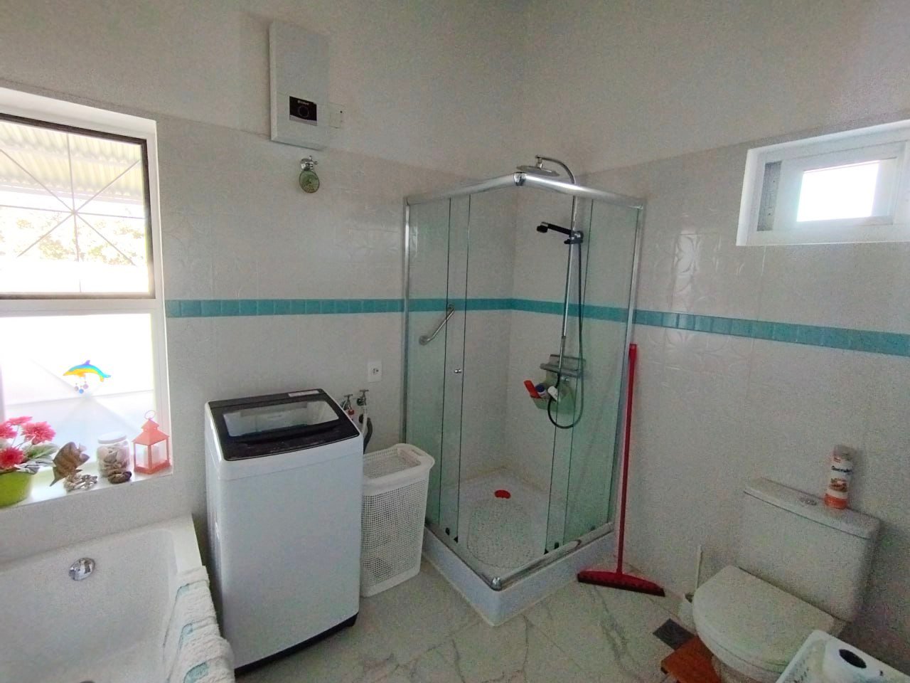 Oportunidade perto de Assunção/Paraguai: casa nova com piscina grande em bairro fechado em Nueva Colombia