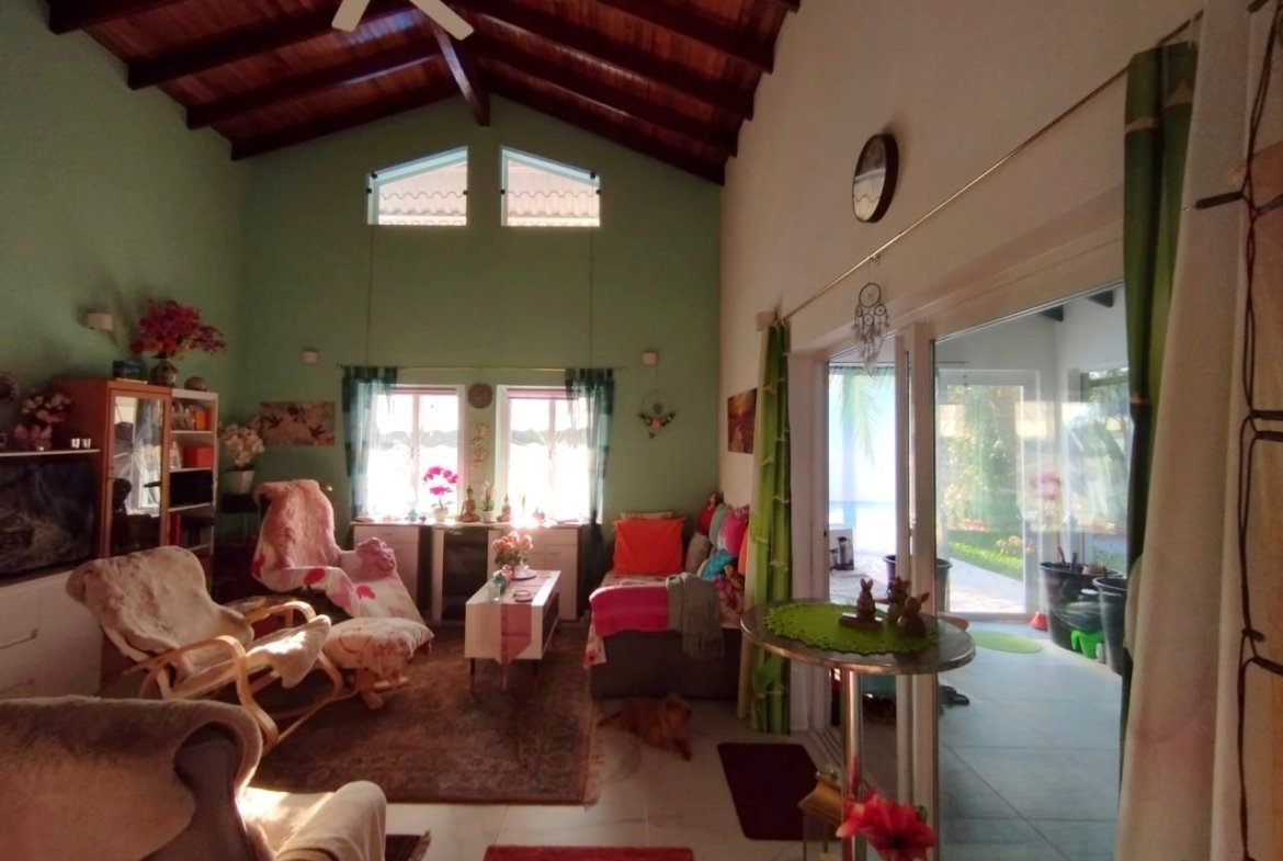 Oportunidade perto de Assunção/Paraguai: casa nova com piscina grande em bairro fechado em Nueva Colombia